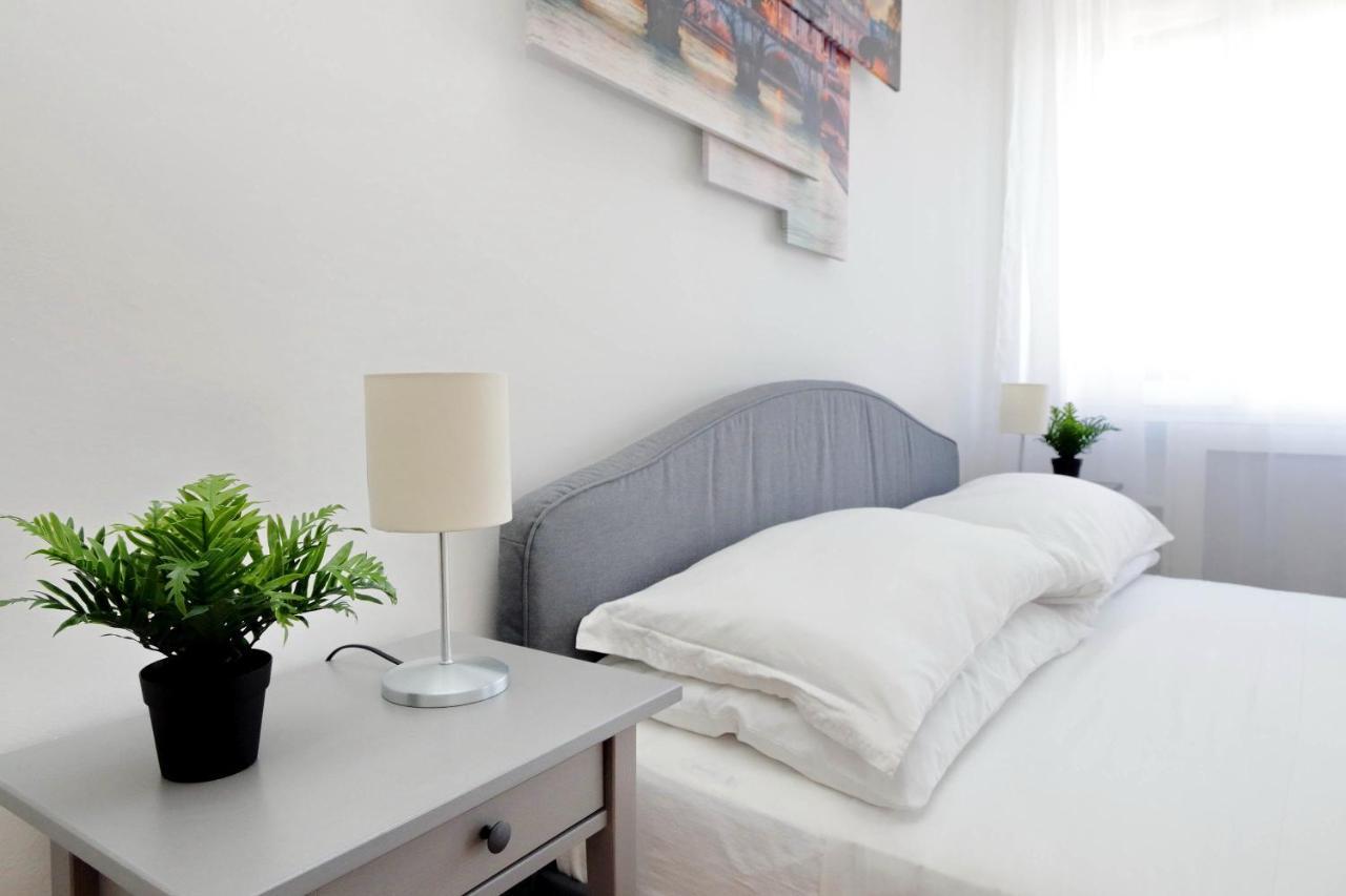 Zucchi Rooms Rome Bagian luar foto